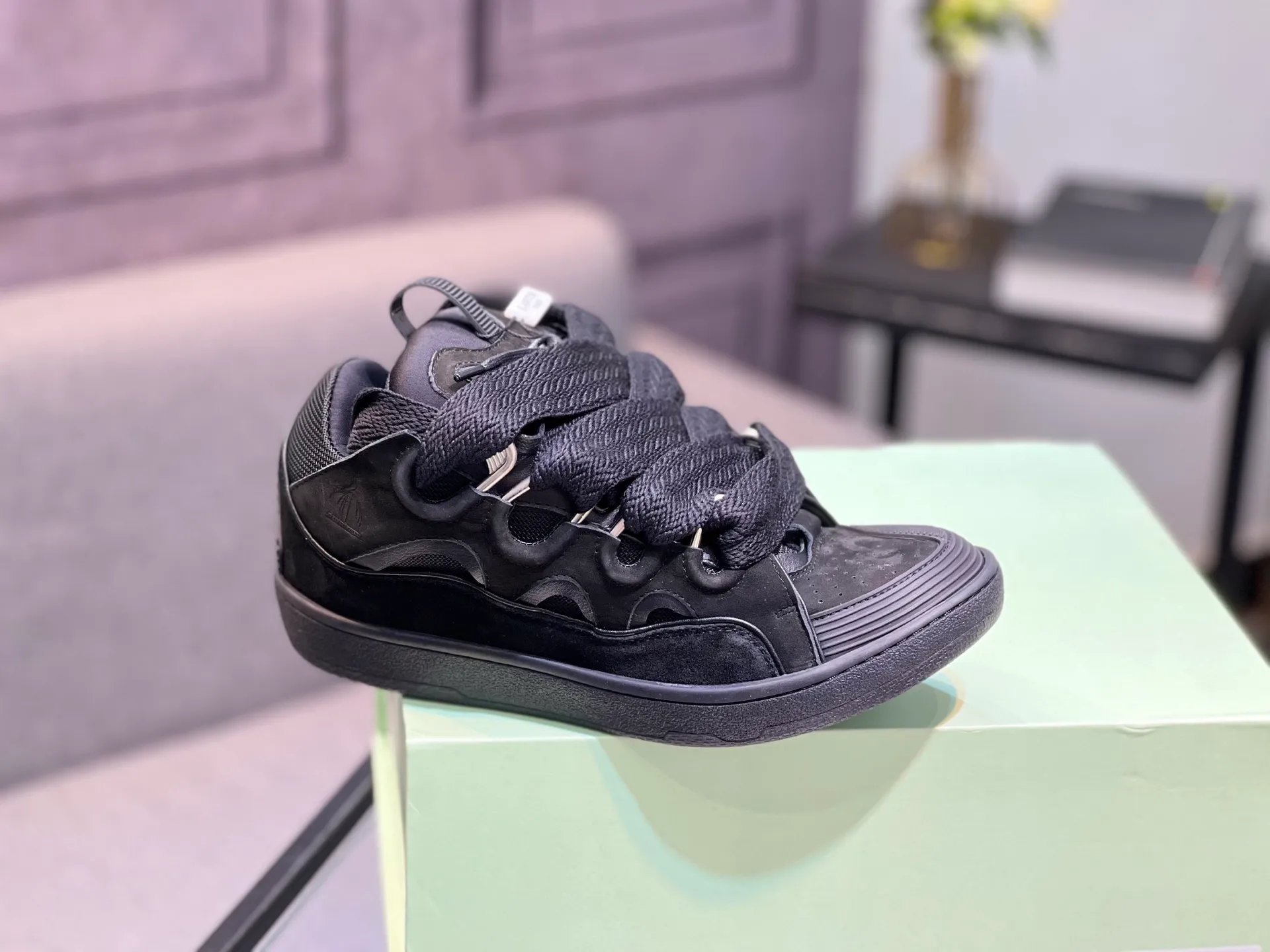 Men's men's shoes💰780 [LANVIN] Latest lace-up fashionable casual sneakers for couples High-quality CLAY couple series‼ ️ The latest trendy products of the season 🌈Many bloggers have planted grass and purchased the original open-mold customization. The upper and outsole are sewn with mark threads without edge sealing. Multiple material splicing combination design. Very versatile for fashionable and casual wear. Comfortable on the feet. Recommended for self-retention (upper cowhide + cow suede + breathable mesh) inner foot pad cowhide exclusive original open-mold clear logo rubber outsole ⚠️36-44 yards (45 custom-made)